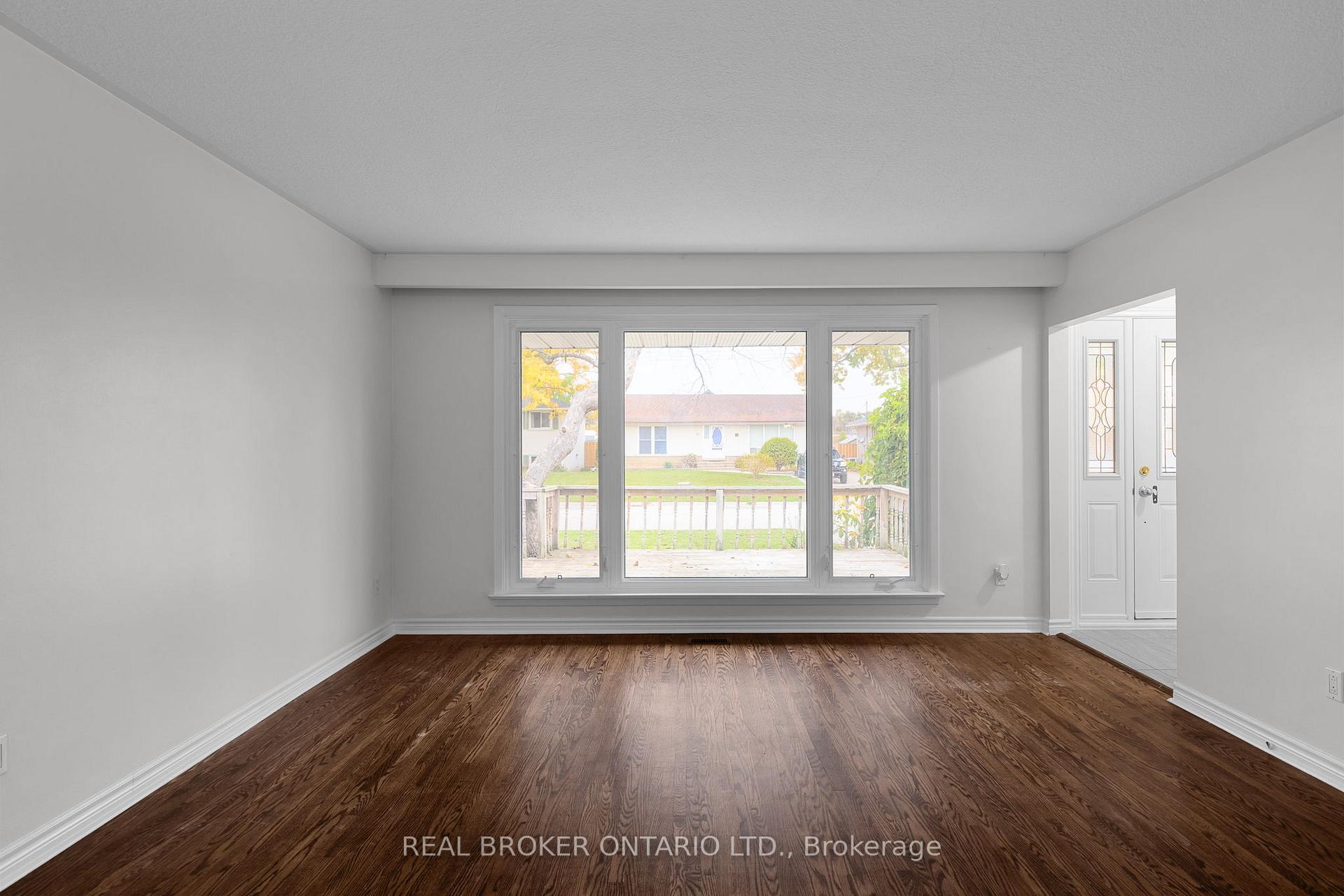Photo 5 of 65 Ottaway Avenue, Barrie, Wellington — HOMEH