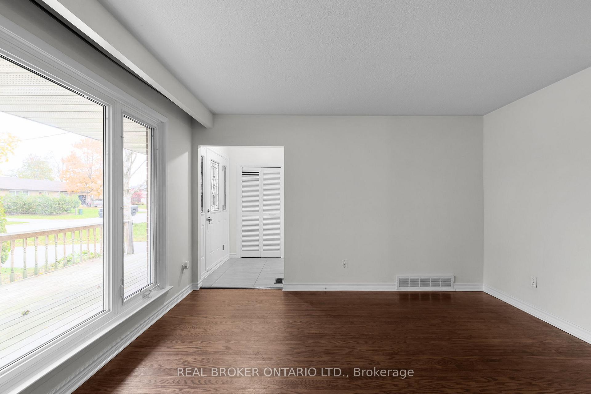 Photo 6 of 65 Ottaway Avenue, Barrie, Wellington — HOMEH