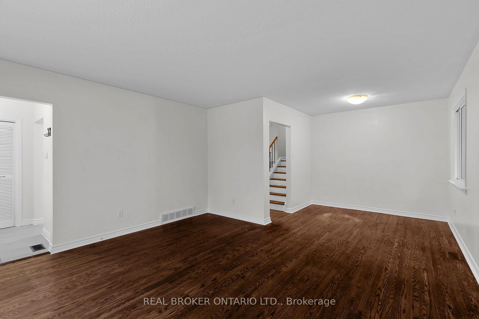 Photo 7 of 65 Ottaway Avenue, Barrie, Wellington — HOMEH