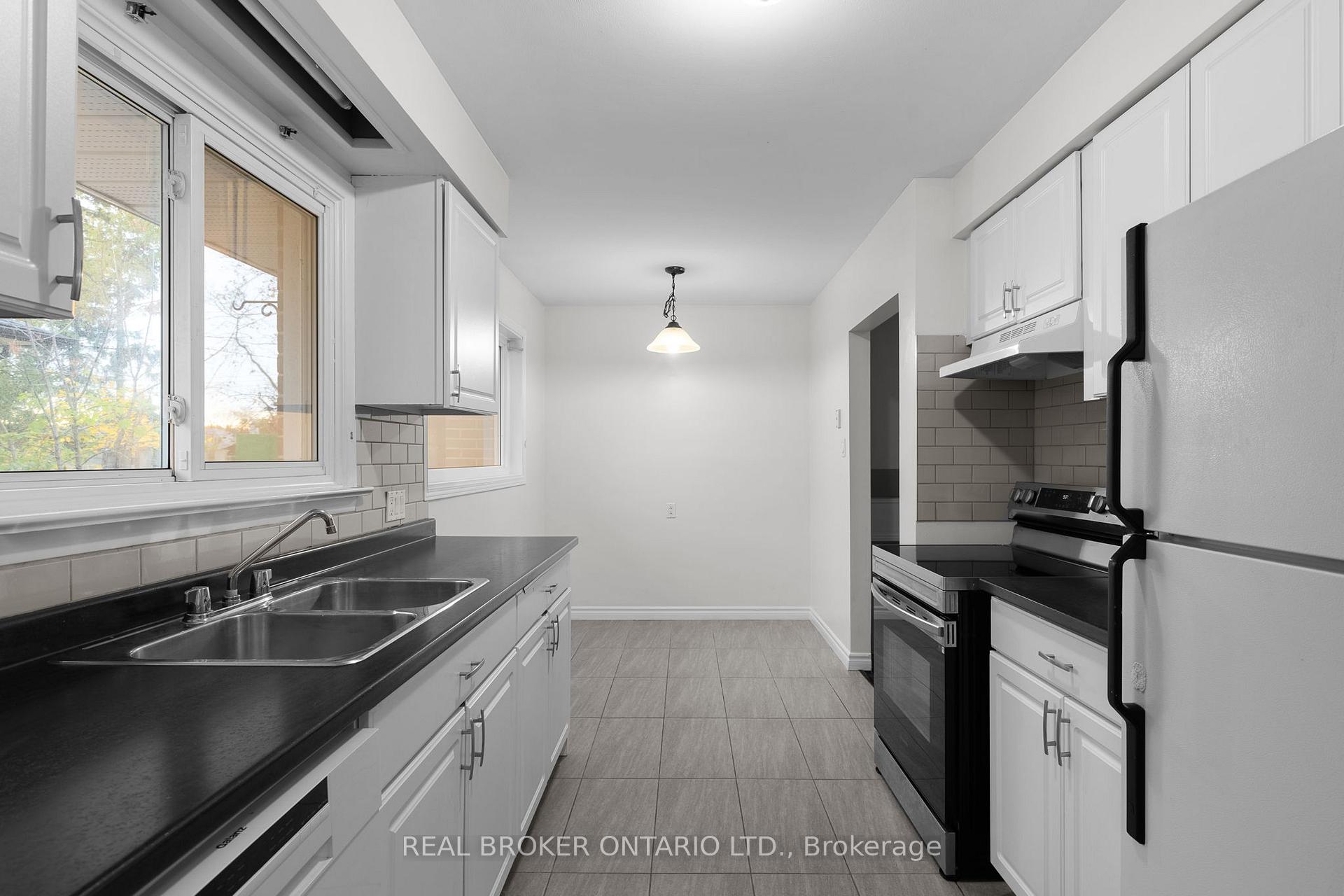 Photo 8 of 65 Ottaway Avenue, Barrie, Wellington — HOMEH