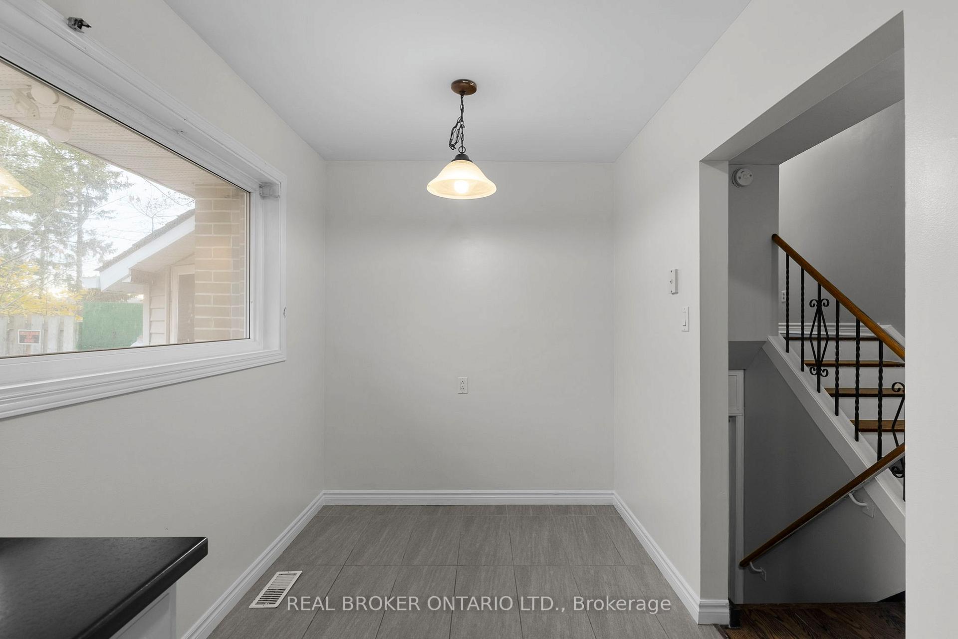 Photo 10 of 65 Ottaway Avenue, Barrie, Wellington — HOMEH