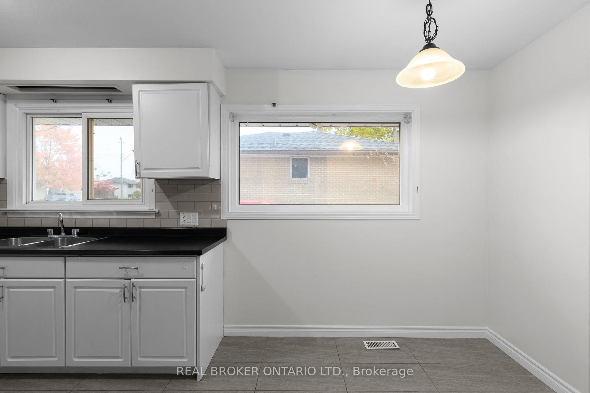 Photo 11 of 65 Ottaway Avenue, Barrie, Wellington — HOMEH
