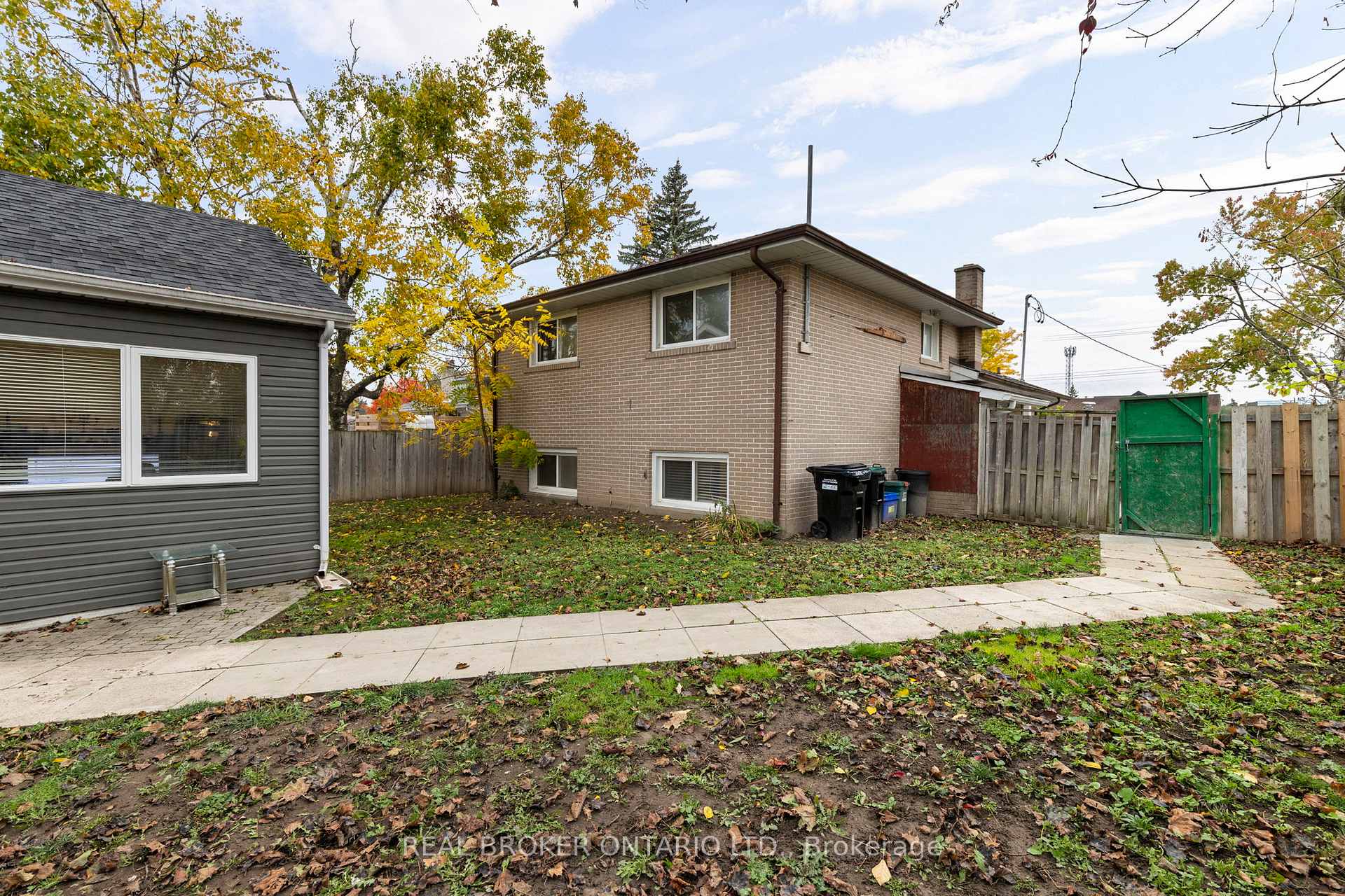 Photo 32 of 65 Ottaway Avenue, Barrie, Wellington — HOMEH