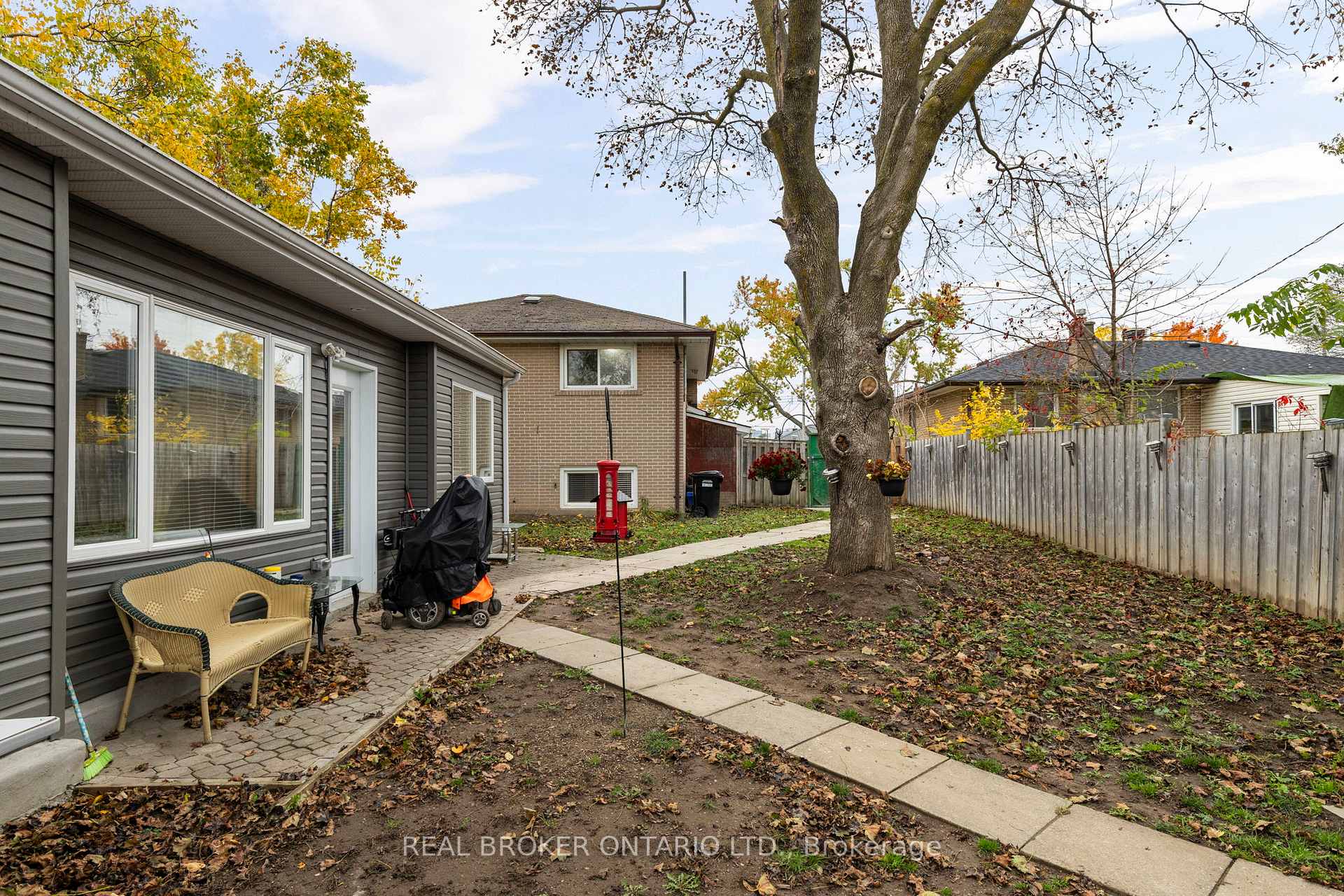 Photo 33 of 65 Ottaway Avenue, Barrie, Wellington — HOMEH