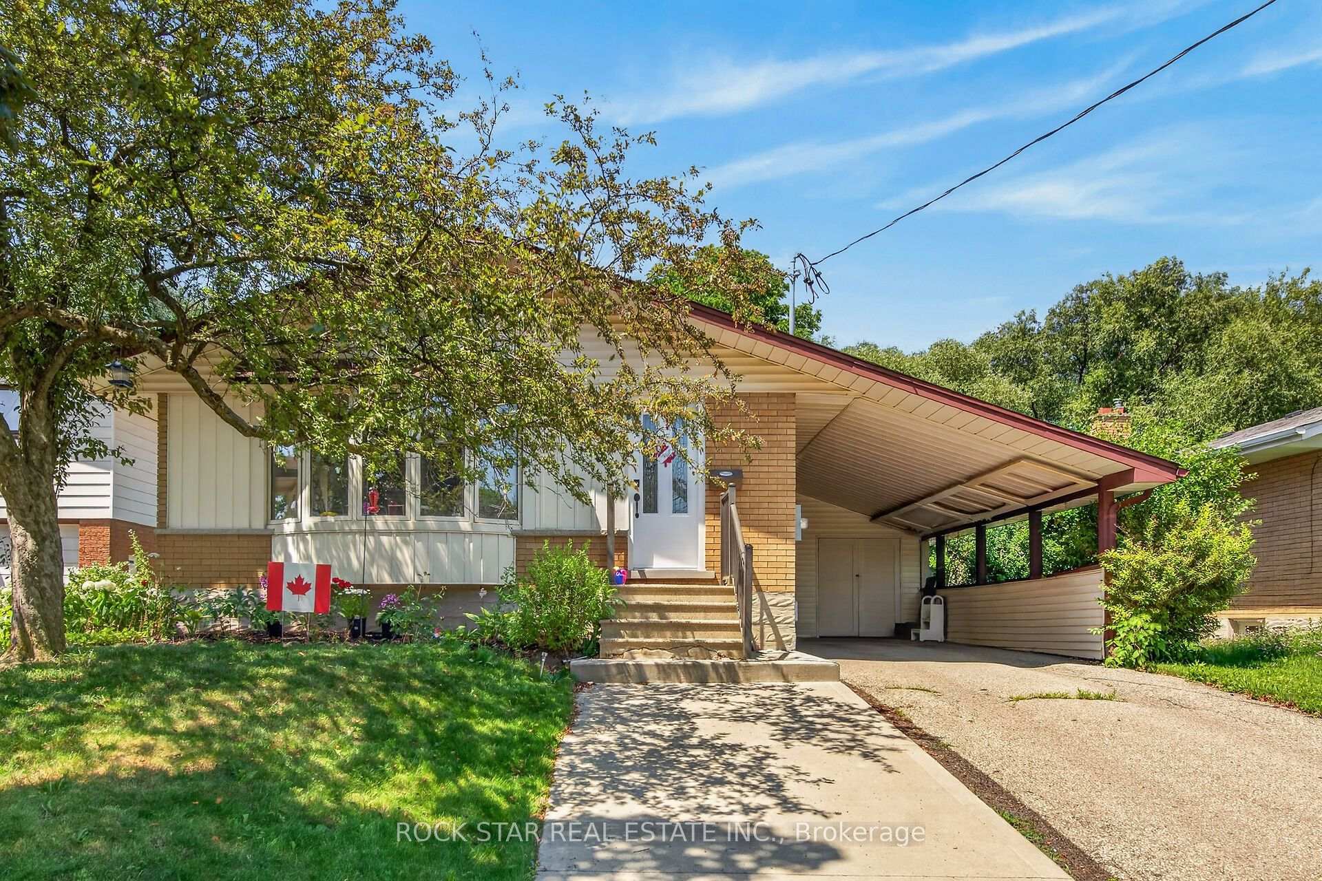 Photo 1 of 33 Ruskview Road, Kitchener, Forest Hill — HOMEH
