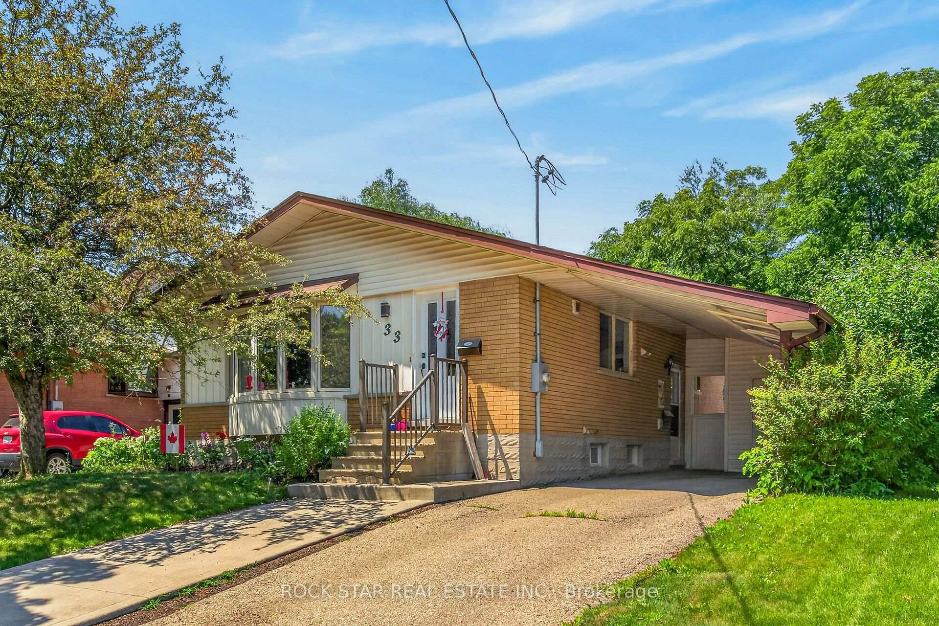 Photo 2 of 33 Ruskview Road, Kitchener, Forest Hill — HOMEH