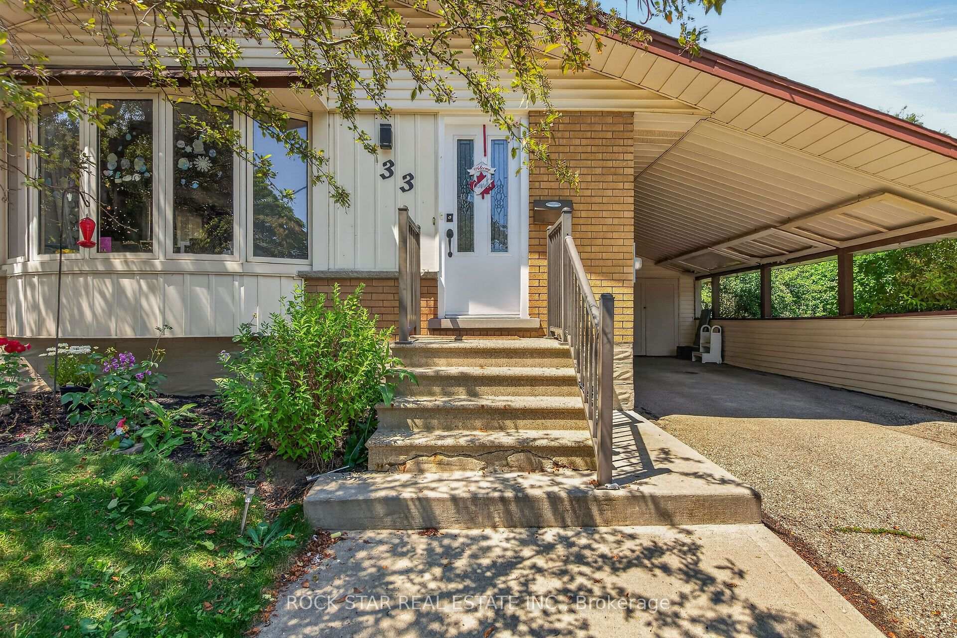 Photo 4 of 33 Ruskview Road, Kitchener, Forest Hill — HOMEH