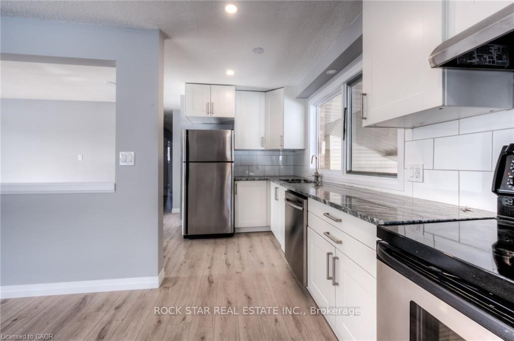 Photo 8 of 33 Ruskview Road, Kitchener, Forest Hill — HOMEH