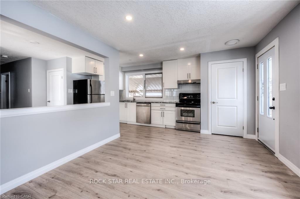 Photo 9 of 33 Ruskview Road, Kitchener, Forest Hill — HOMEH