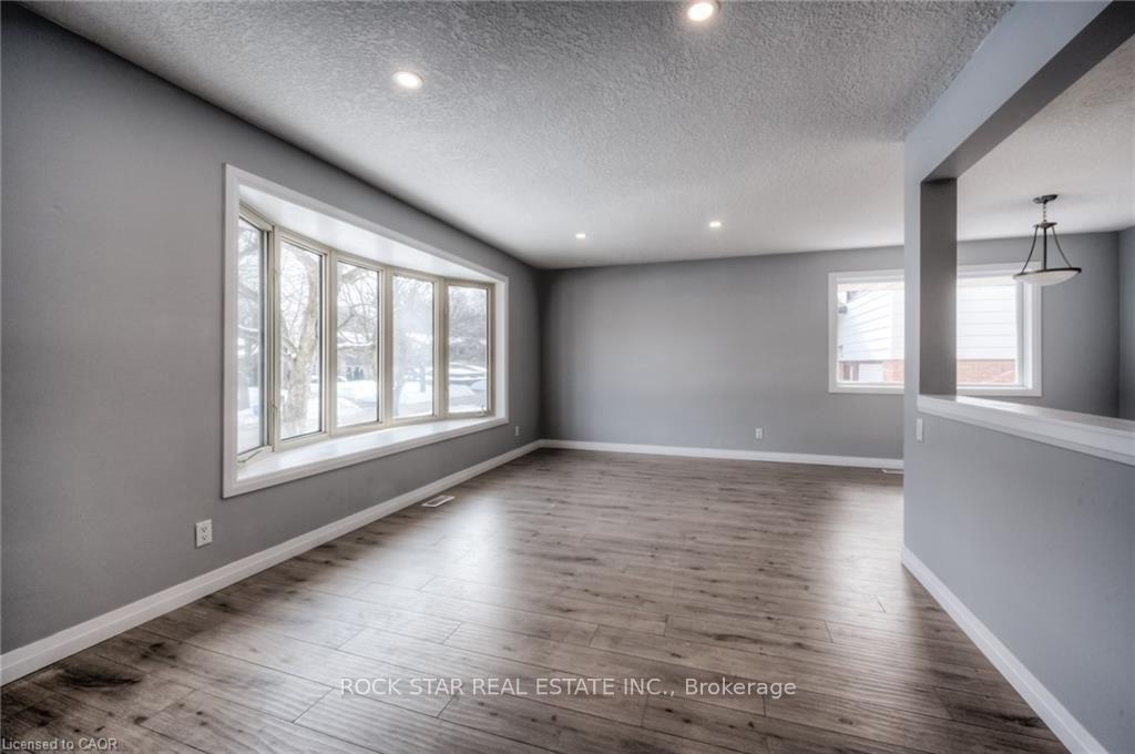 Photo 11 of 33 Ruskview Road, Kitchener, Forest Hill — HOMEH