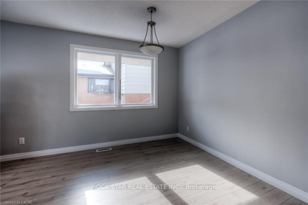 Photo 12 of 33 Ruskview Road, Kitchener, Forest Hill — HOMEH