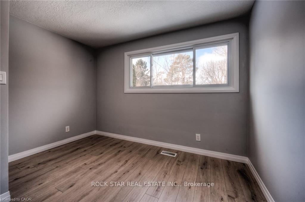 Photo 13 of 33 Ruskview Road, Kitchener, Forest Hill — HOMEH