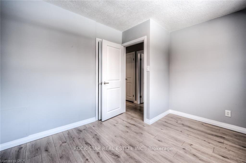 Photo 15 of 33 Ruskview Road, Kitchener, Forest Hill — HOMEH