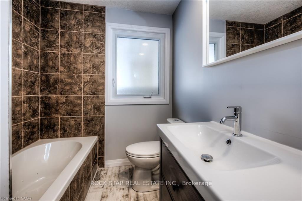 Photo 17 of 33 Ruskview Road, Kitchener, Forest Hill — HOMEH
