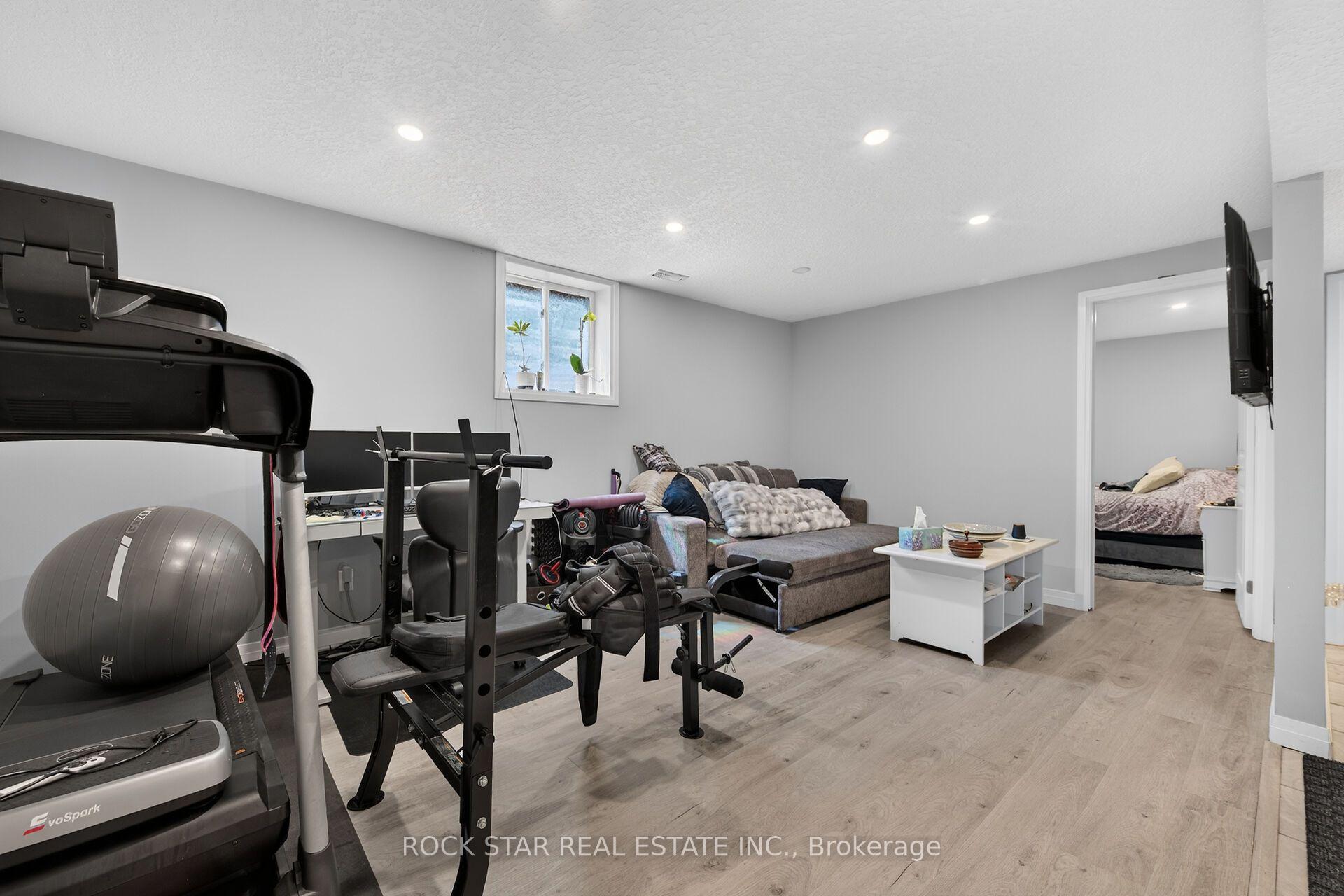 Photo 23 of 33 Ruskview Road, Kitchener, Forest Hill — HOMEH