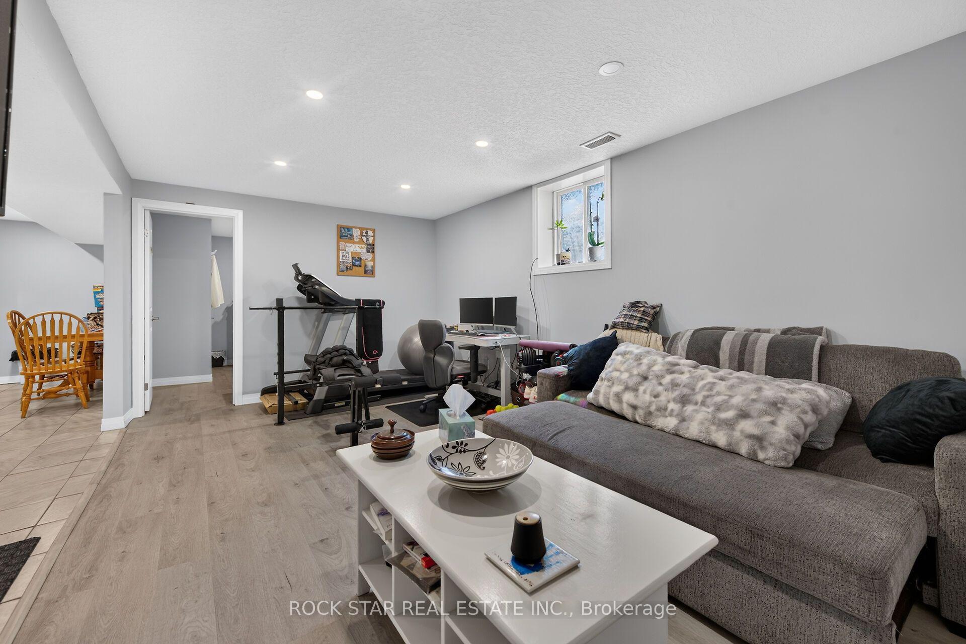 Photo 24 of 33 Ruskview Road, Kitchener, Forest Hill — HOMEH