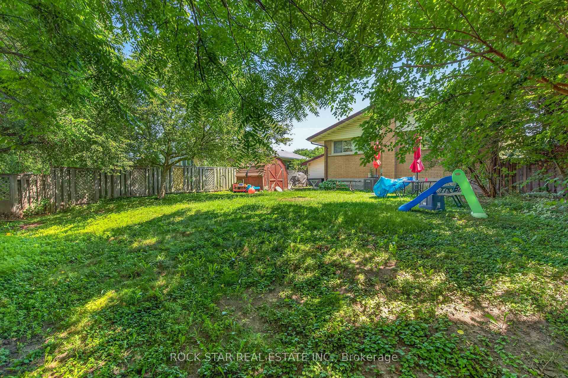 Photo 38 of 33 Ruskview Road, Kitchener, Forest Hill — HOMEH