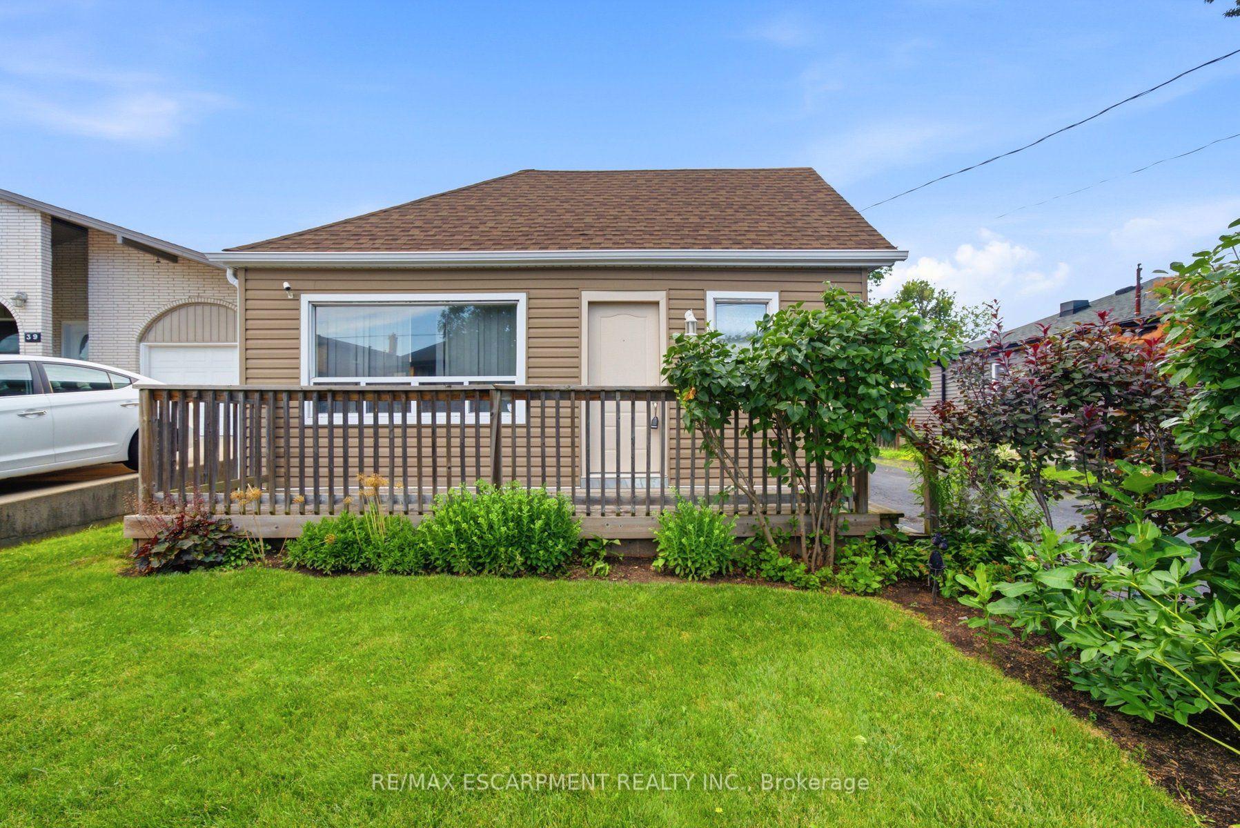 Photo 2 of 41 Worsley Road, Hamilton, Stoney Creek — HOMEH