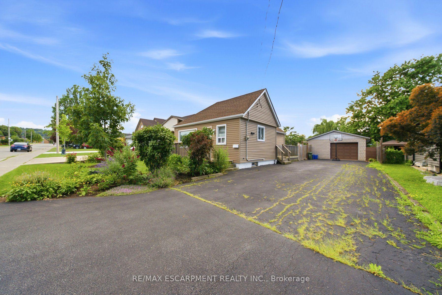 Photo 4 of 41 Worsley Road, Hamilton, Stoney Creek — HOMEH