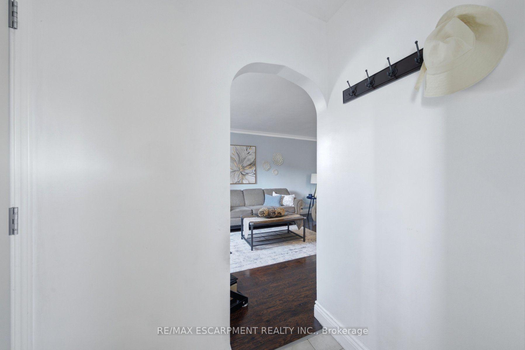 Photo 5 of 41 Worsley Road, Hamilton, Stoney Creek — HOMEH