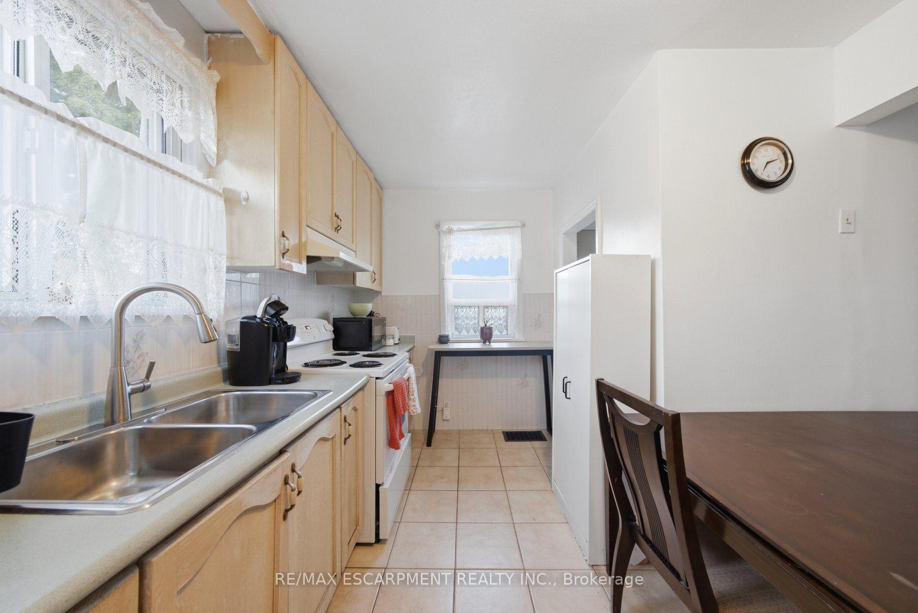 Photo 7 of 41 Worsley Road, Hamilton, Stoney Creek — HOMEH