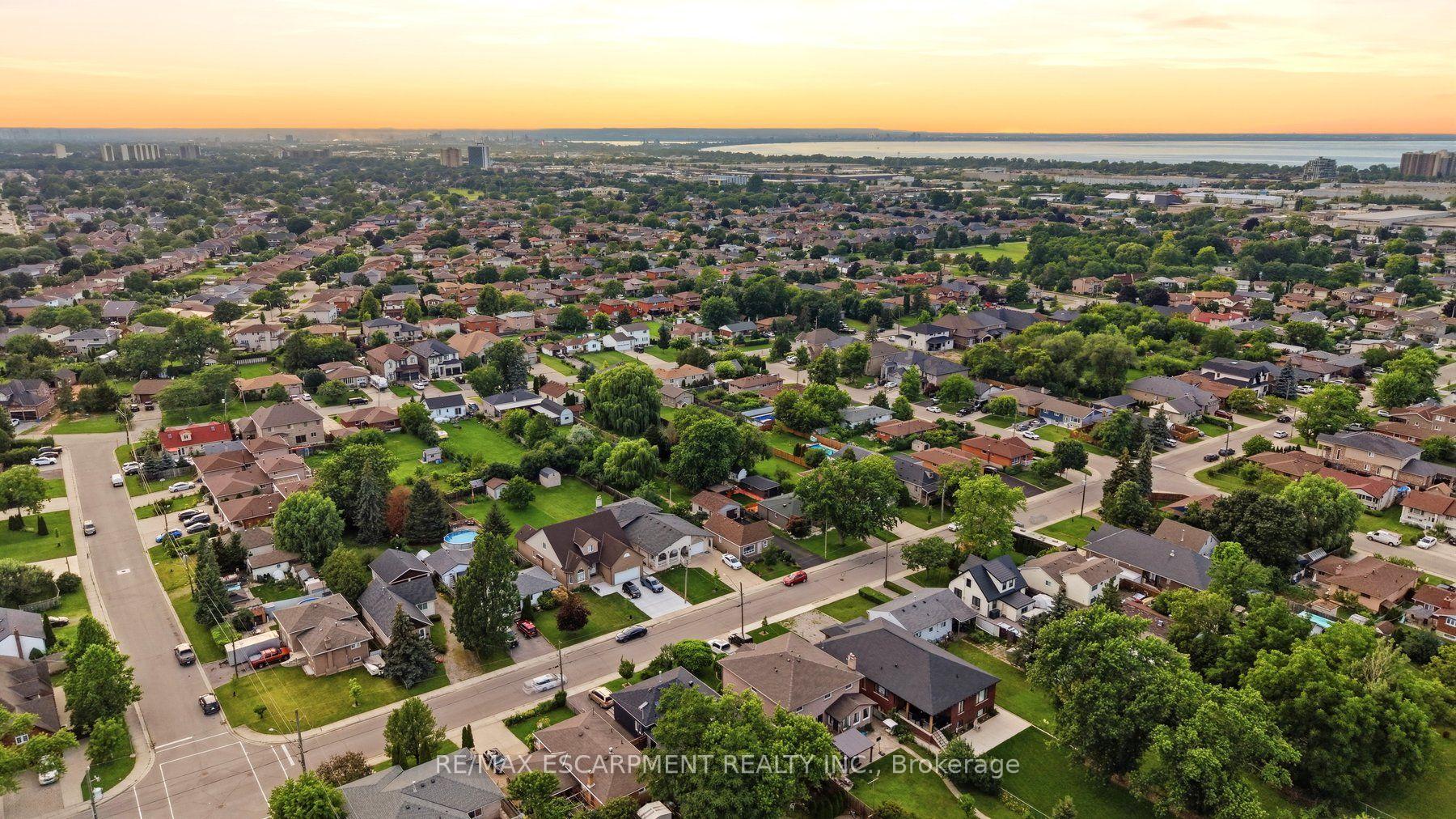 Photo 35 of 41 Worsley Road, Hamilton, Stoney Creek — HOMEH