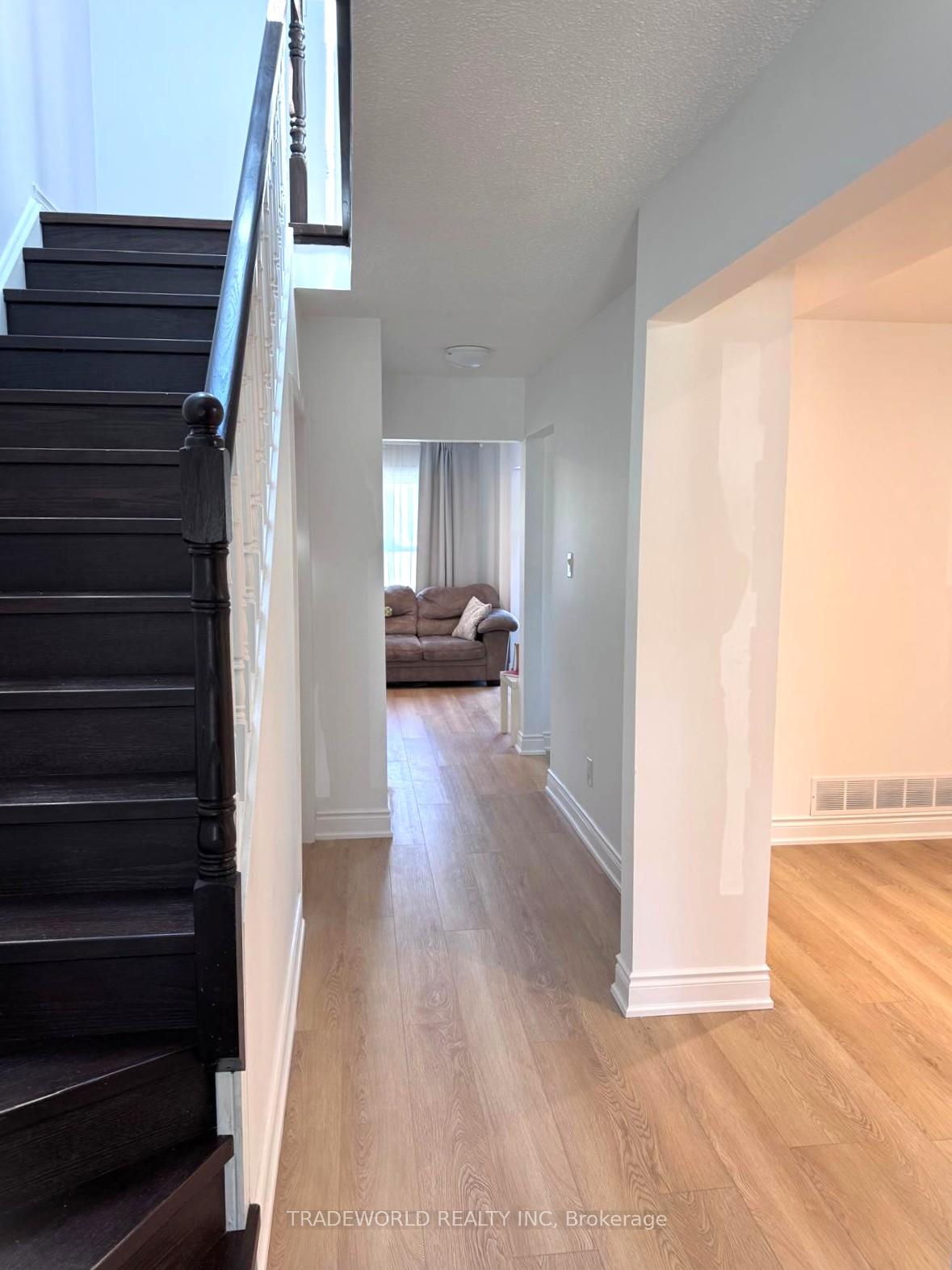 Photo 3 of 45 Trafford Crescent, Markham, Milliken Mills East — HOMEH
