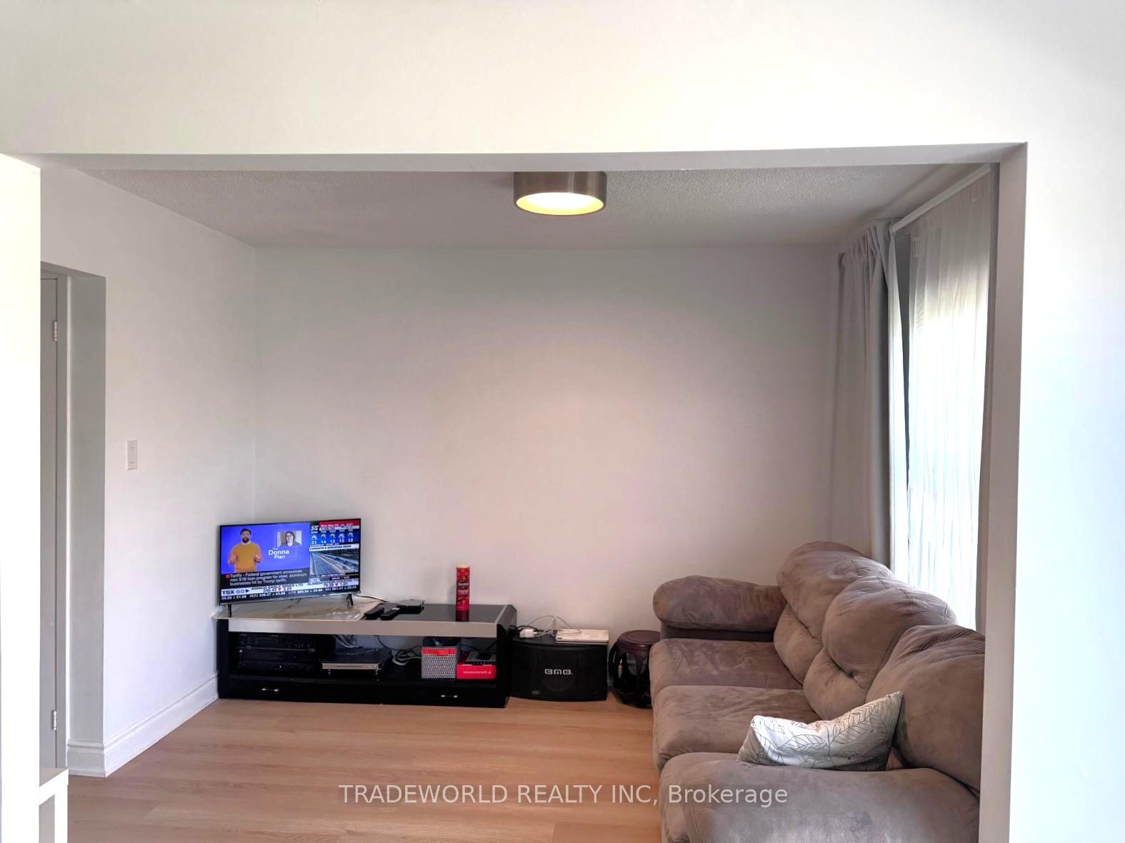 Photo 4 of 45 Trafford Crescent, Markham, Milliken Mills East — HOMEH