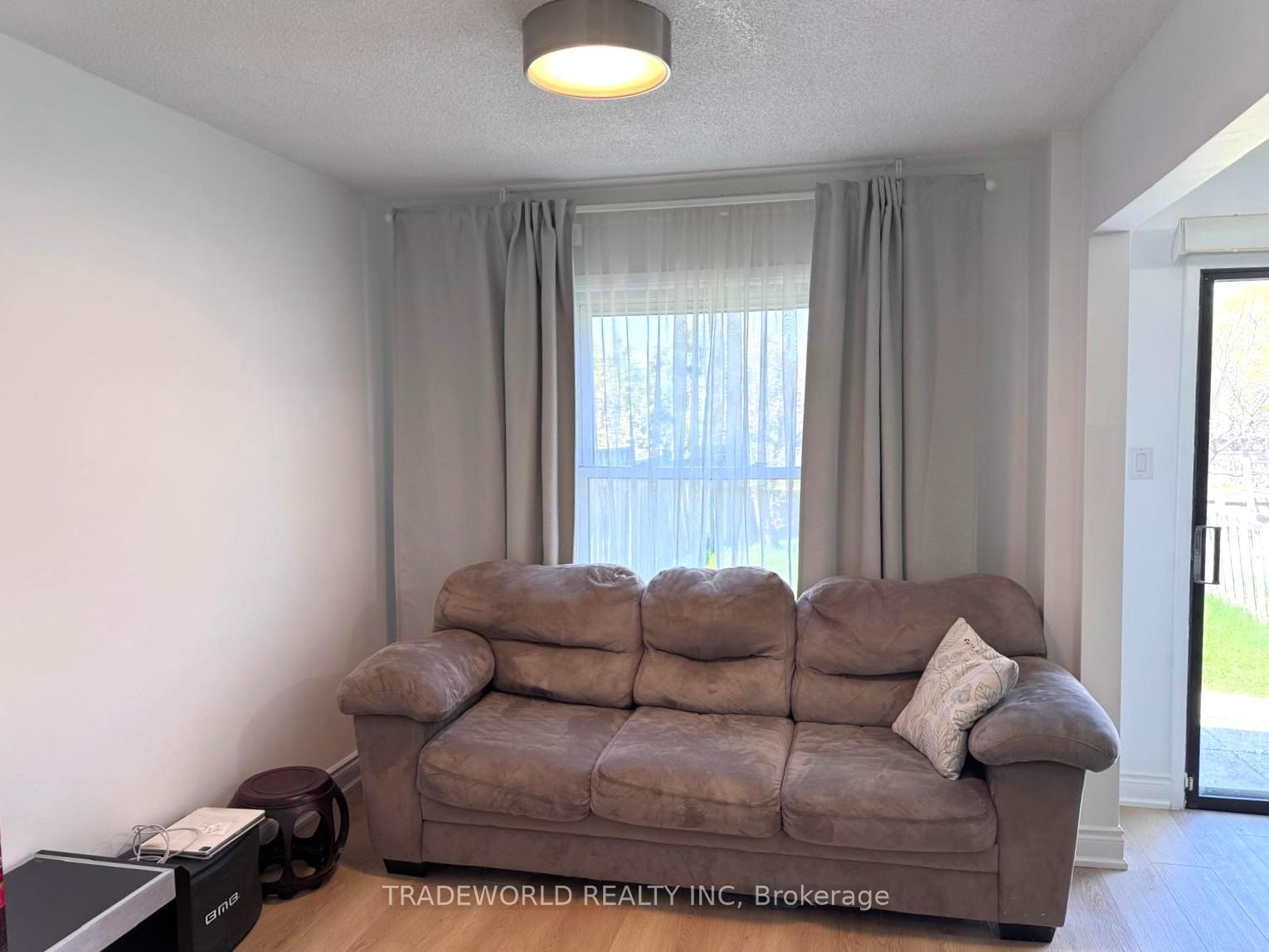 Photo 5 of 45 Trafford Crescent, Markham, Milliken Mills East — HOMEH