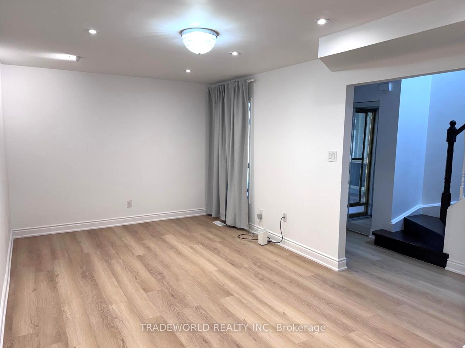 Photo 2 of 45 Trafford Crescent, Markham, Milliken Mills East — HOMEH