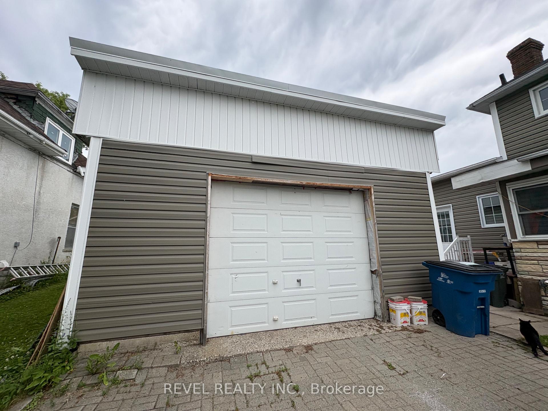 Photo 4 of 253 Fourth Avenue, Cochrane — HOMEH