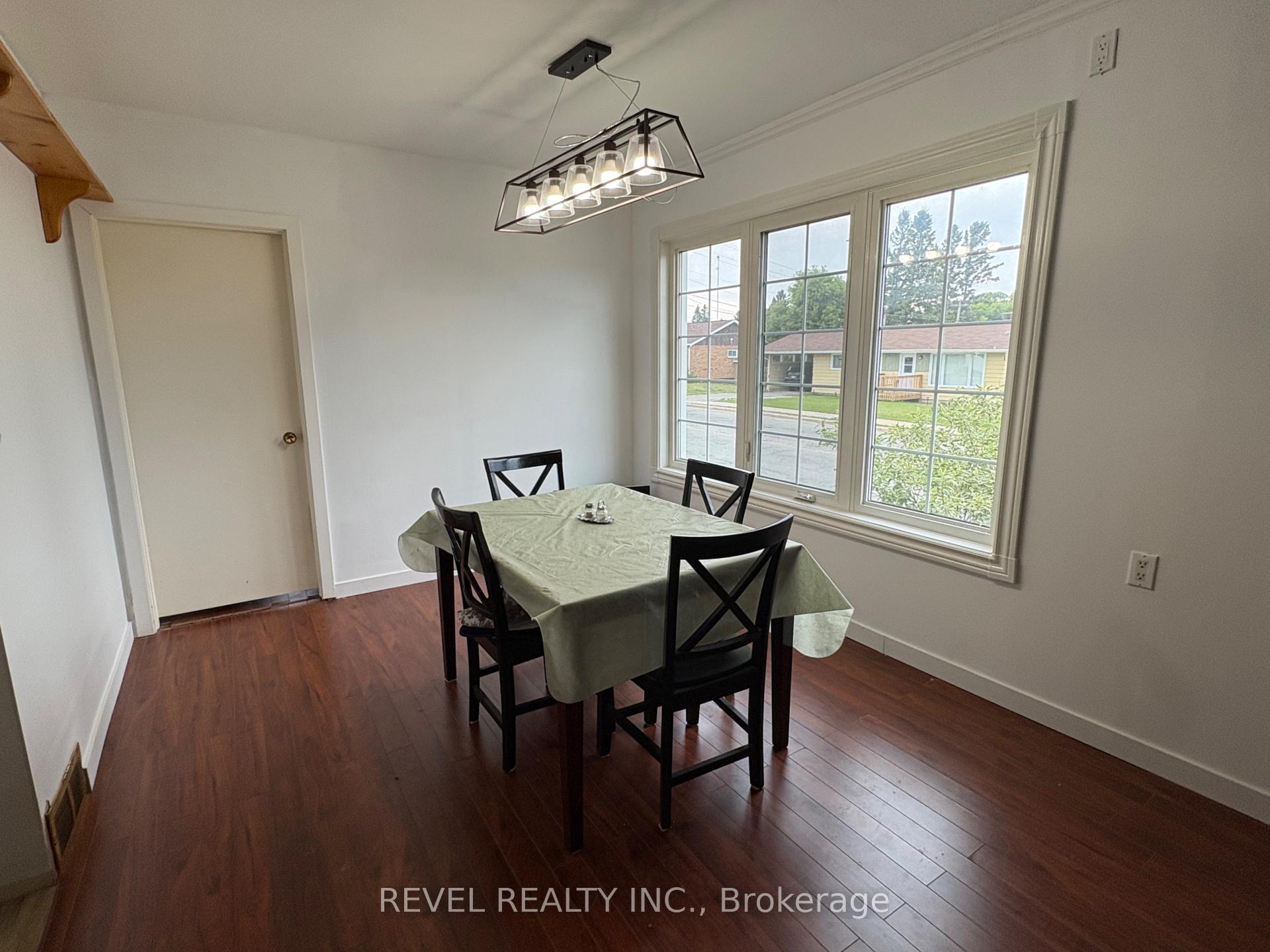 Photo 10 of 253 Fourth Avenue, Cochrane — HOMEH