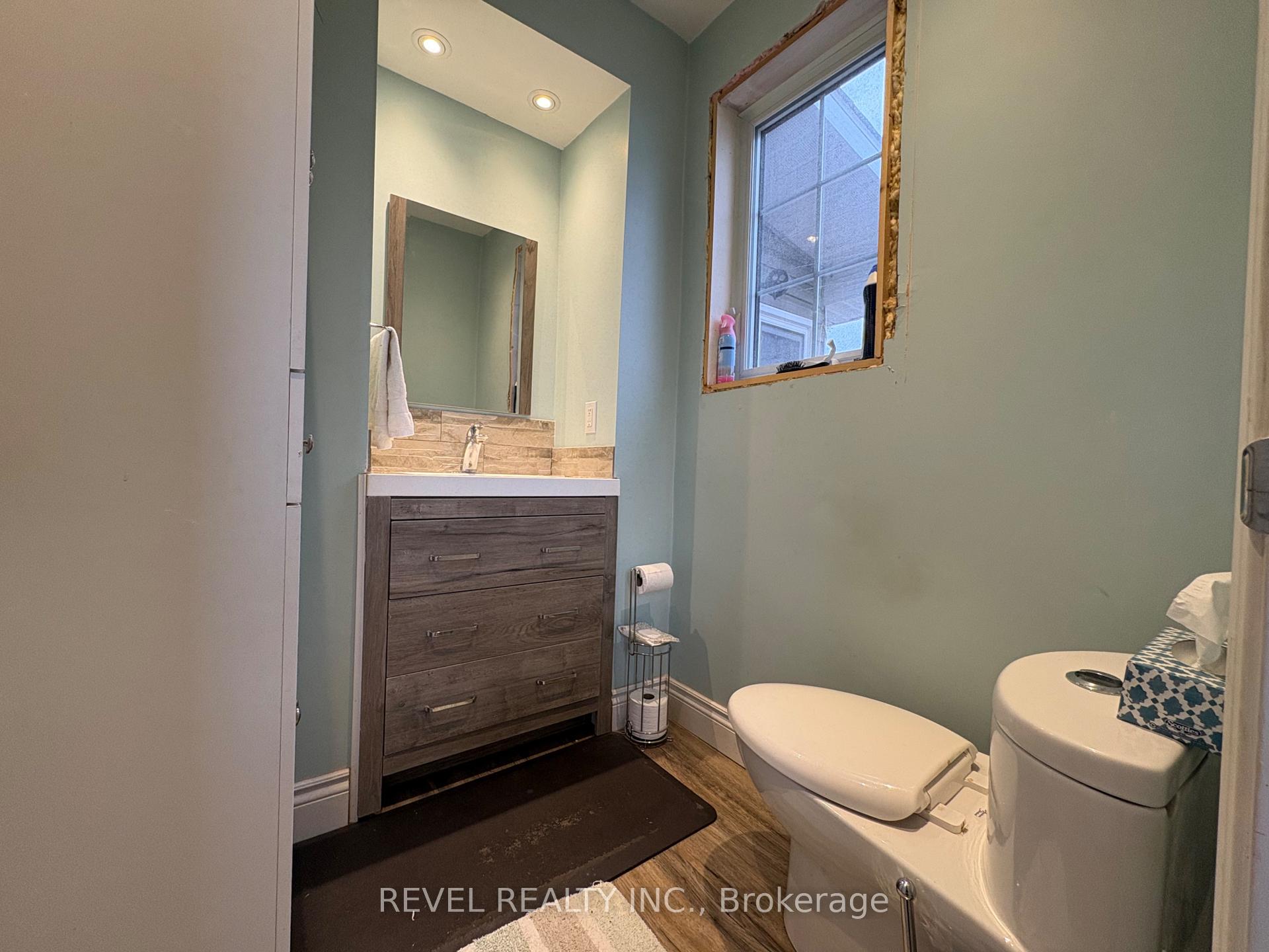 Photo 12 of 253 Fourth Avenue, Cochrane — HOMEH
