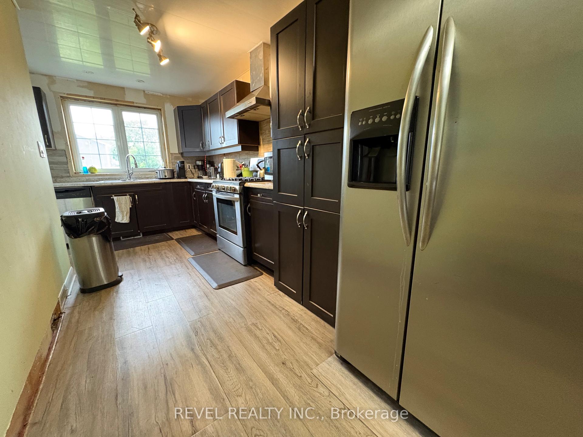 Photo 14 of 253 Fourth Avenue, Cochrane — HOMEH