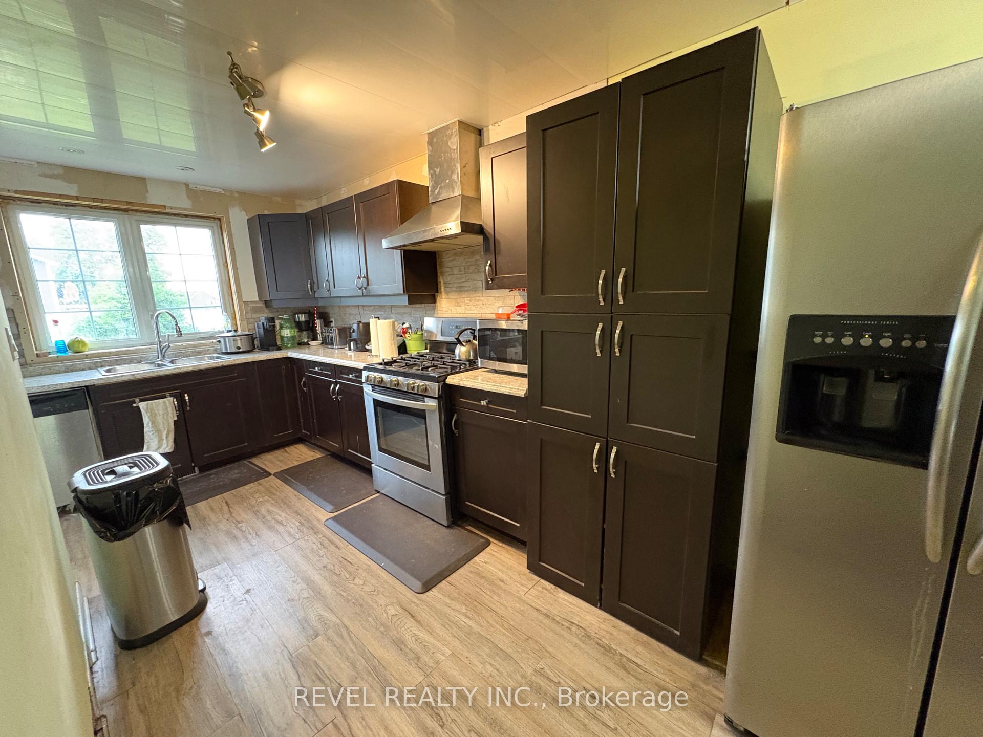 Photo 16 of 253 Fourth Avenue, Cochrane — HOMEH
