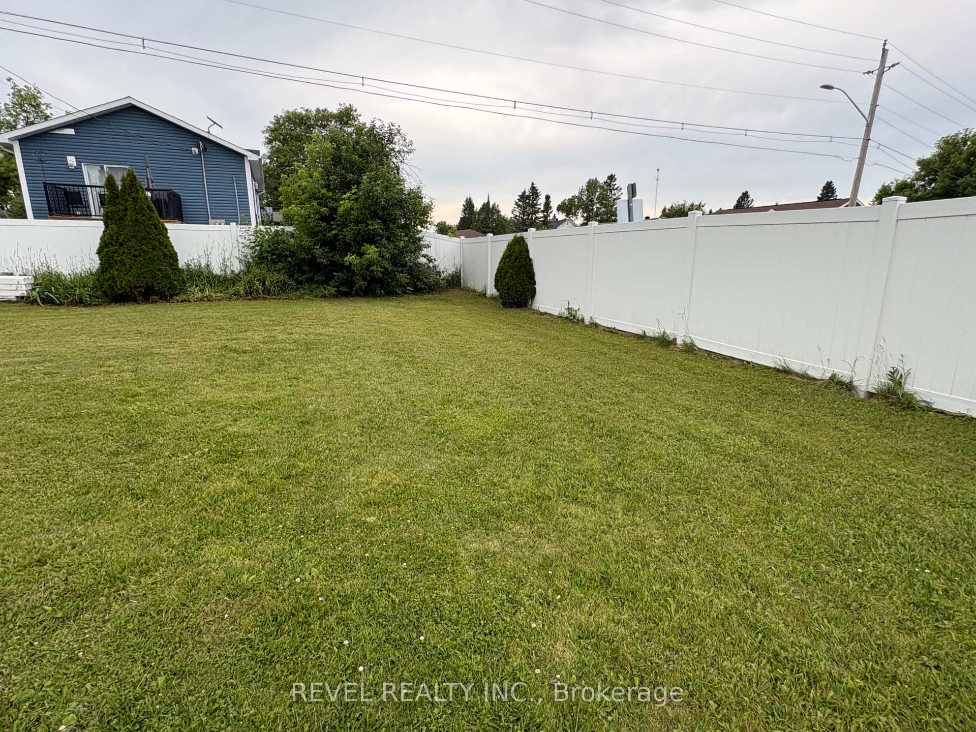 Photo 37 of 253 Fourth Avenue, Cochrane — HOMEH
