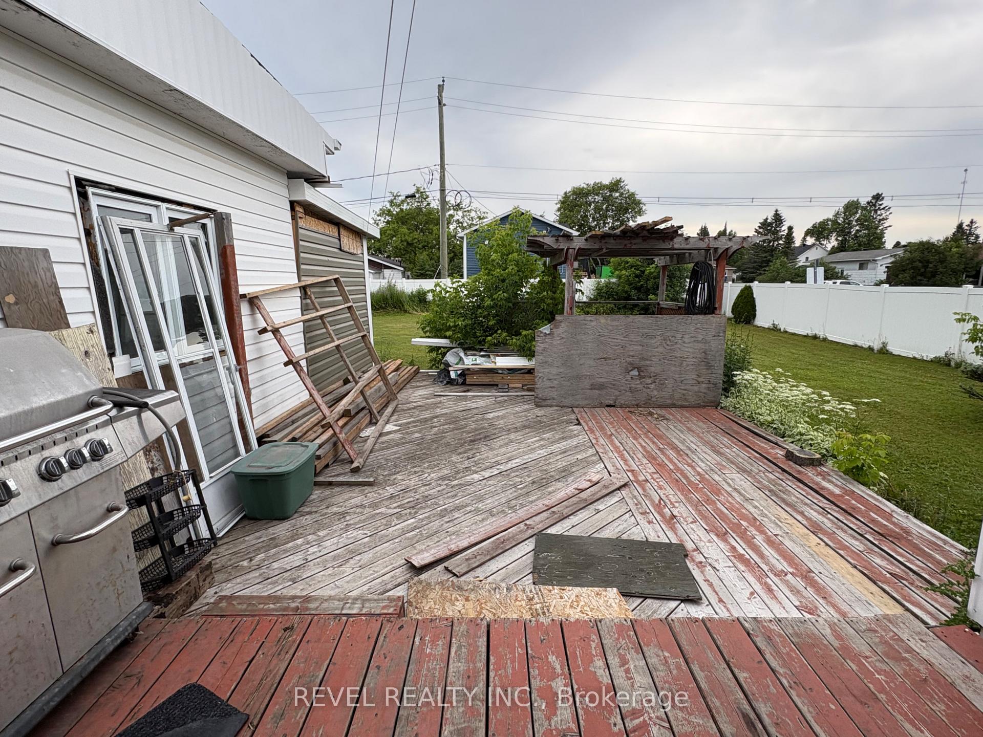 Photo 39 of 253 Fourth Avenue, Cochrane — HOMEH