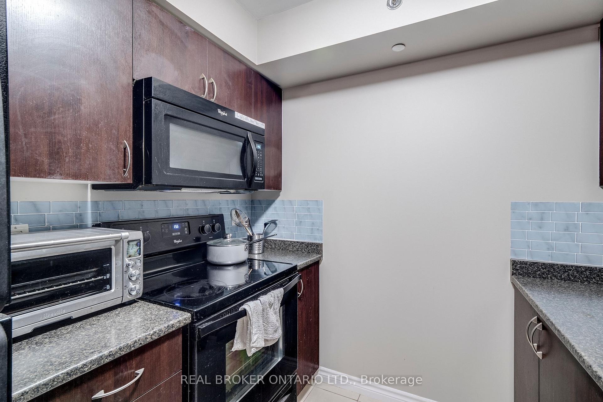 Photo 6 of Unit 225, 35 Saranac Boulevard, Toronto, Englemount-Lawrence — HOMEH