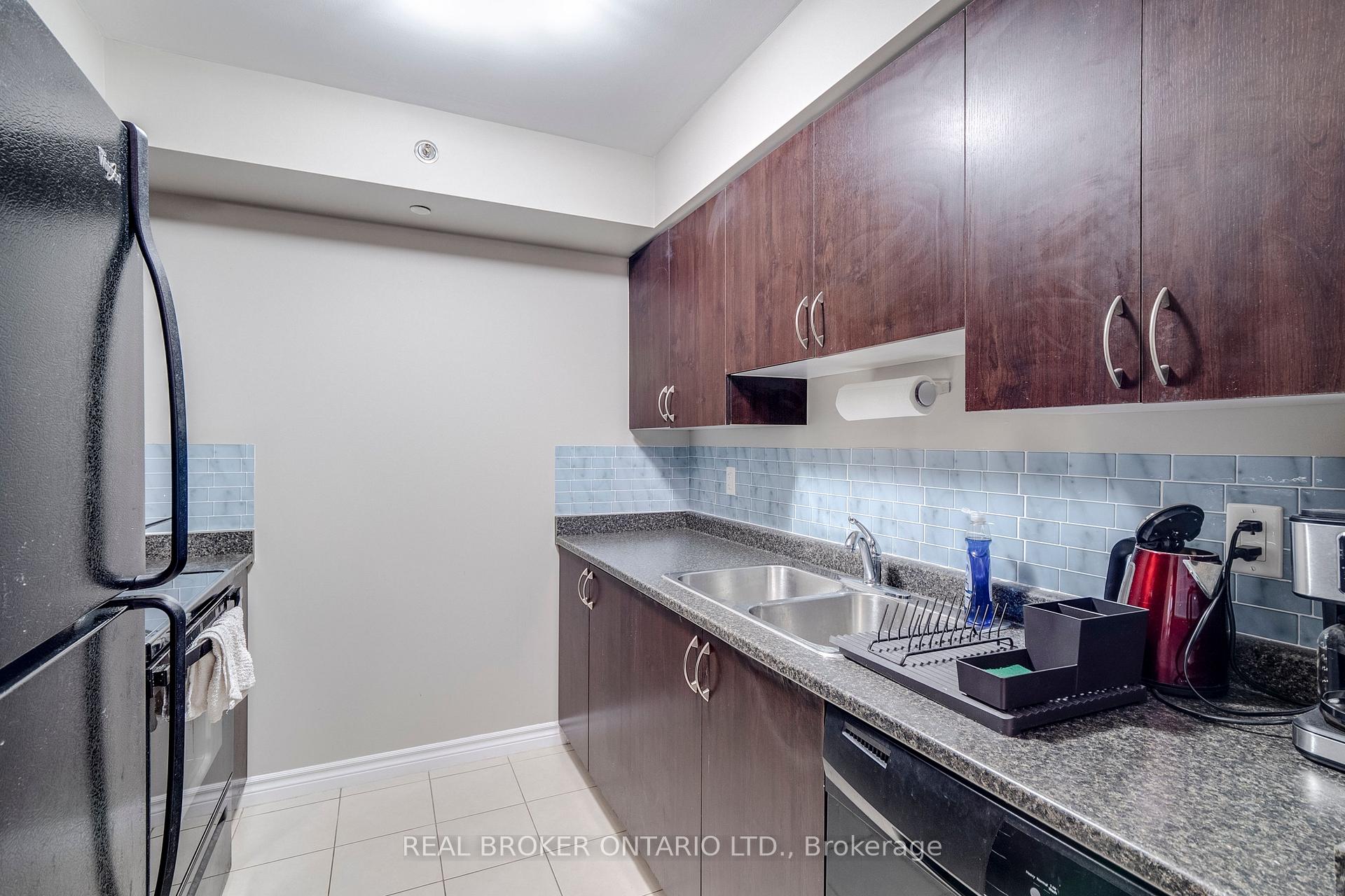 Photo 7 of Unit 225, 35 Saranac Boulevard, Toronto, Englemount-Lawrence — HOMEH
