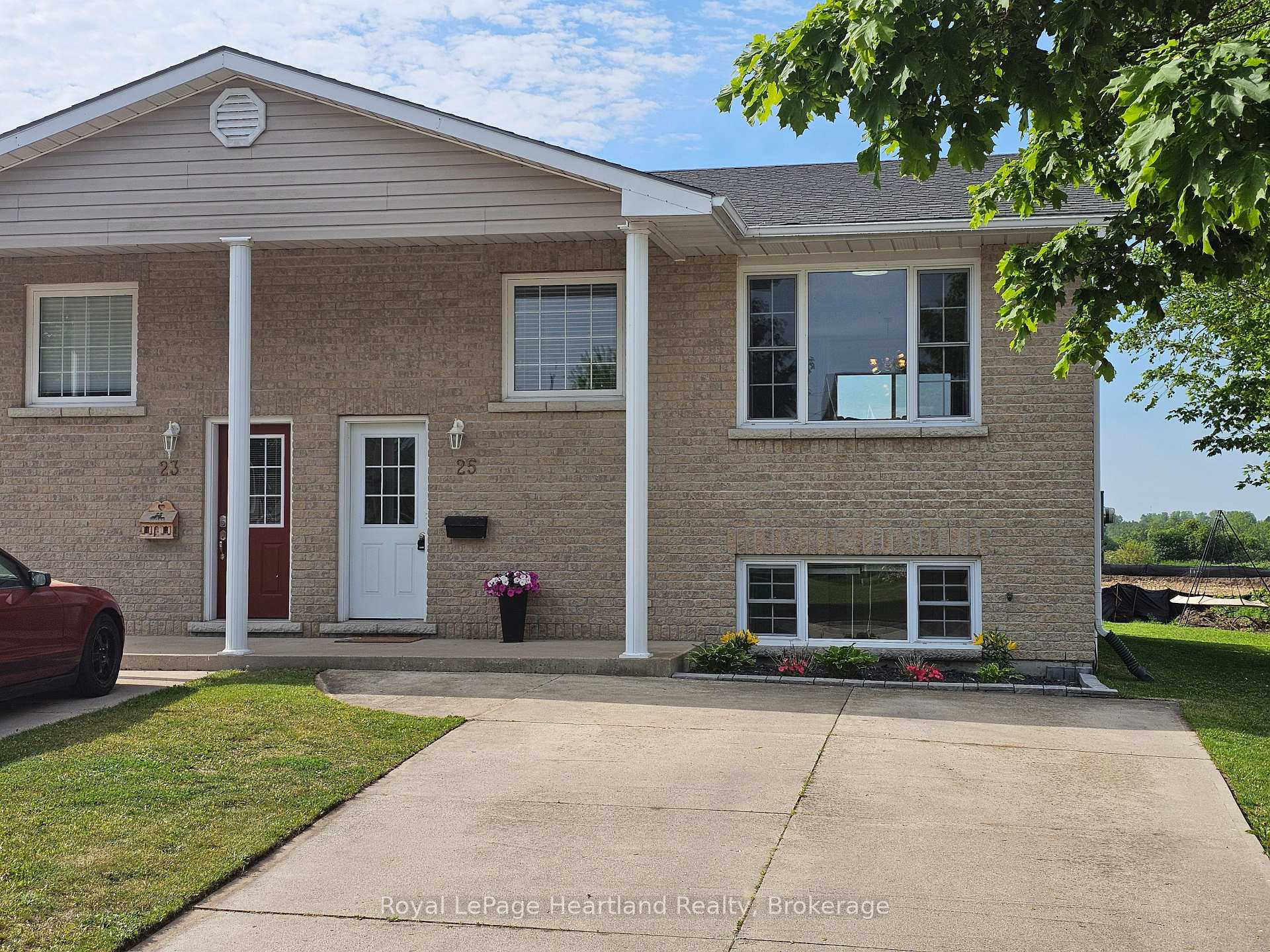 Photo 1 of 25 Lee Crescent, Goderich, Goderich (Town) — HOMEH