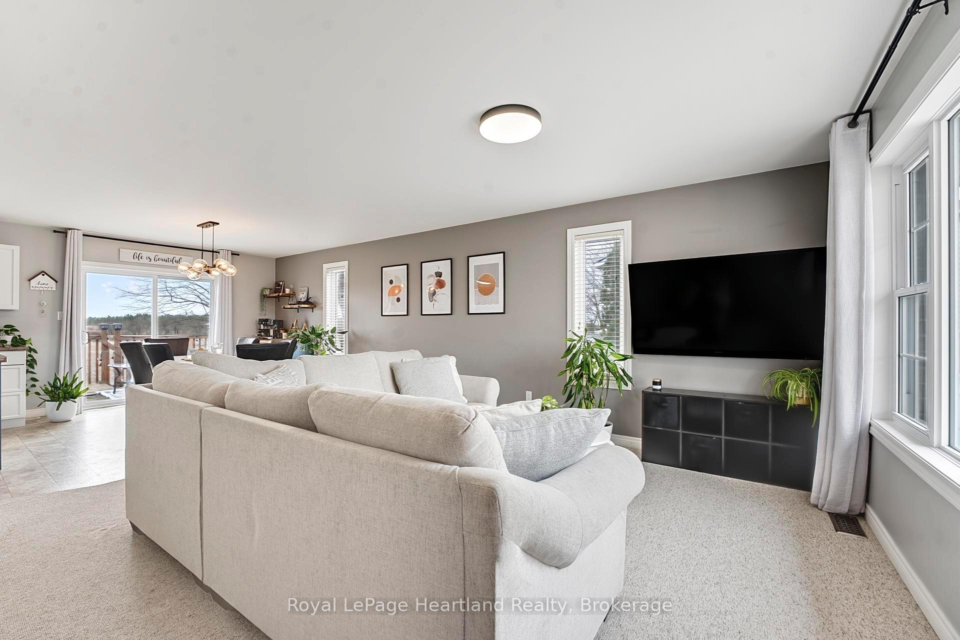 Photo 5 of 25 Lee Crescent, Goderich, Goderich (Town) — HOMEH