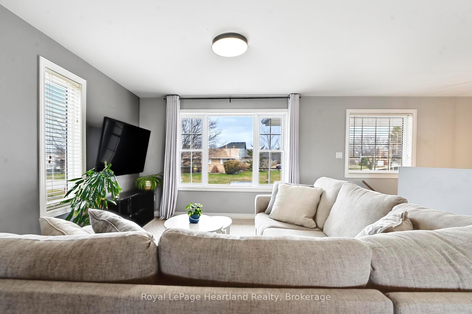 Photo 6 of 25 Lee Crescent, Goderich, Goderich (Town) — HOMEH