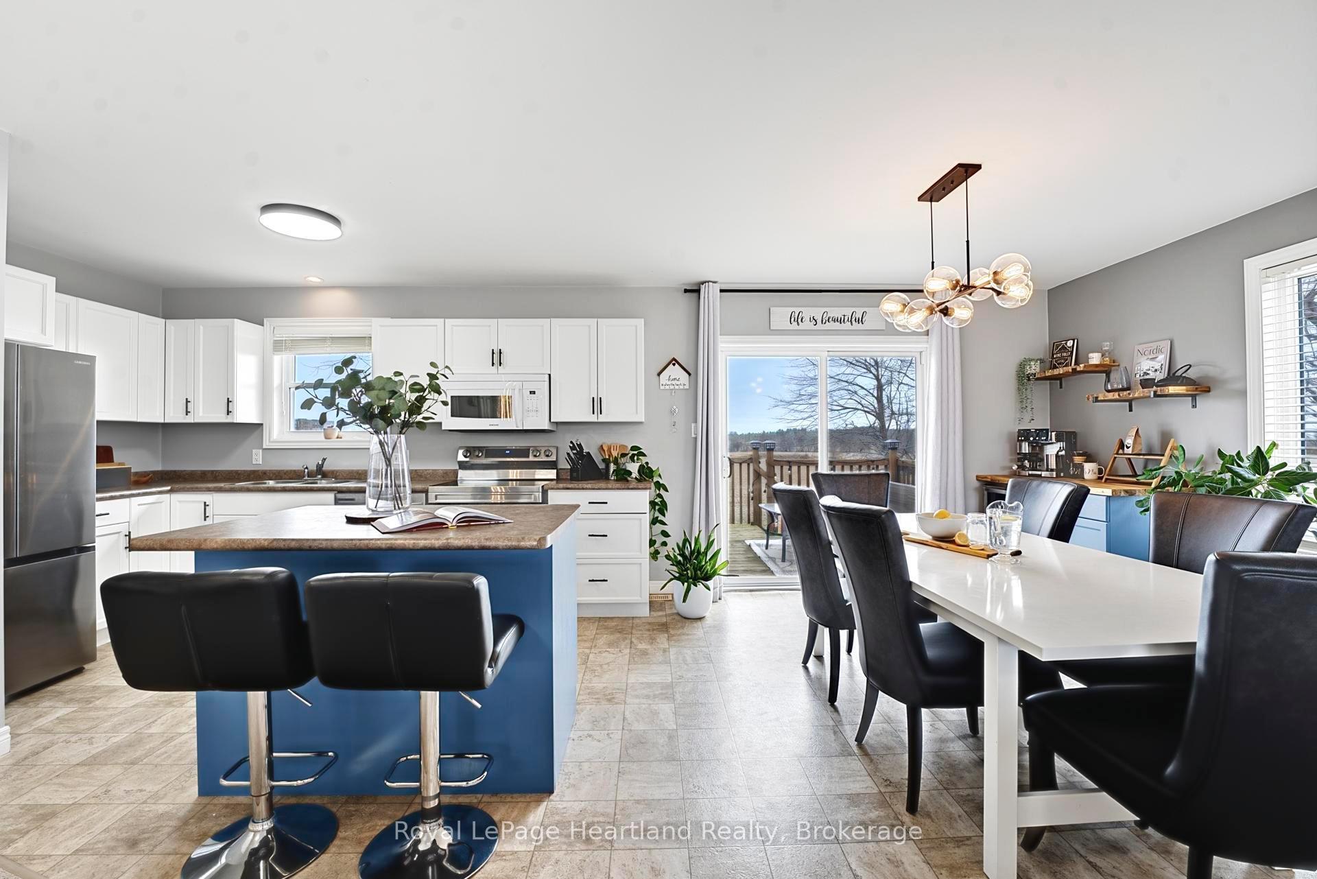 Photo 10 of 25 Lee Crescent, Goderich, Goderich (Town) — HOMEH