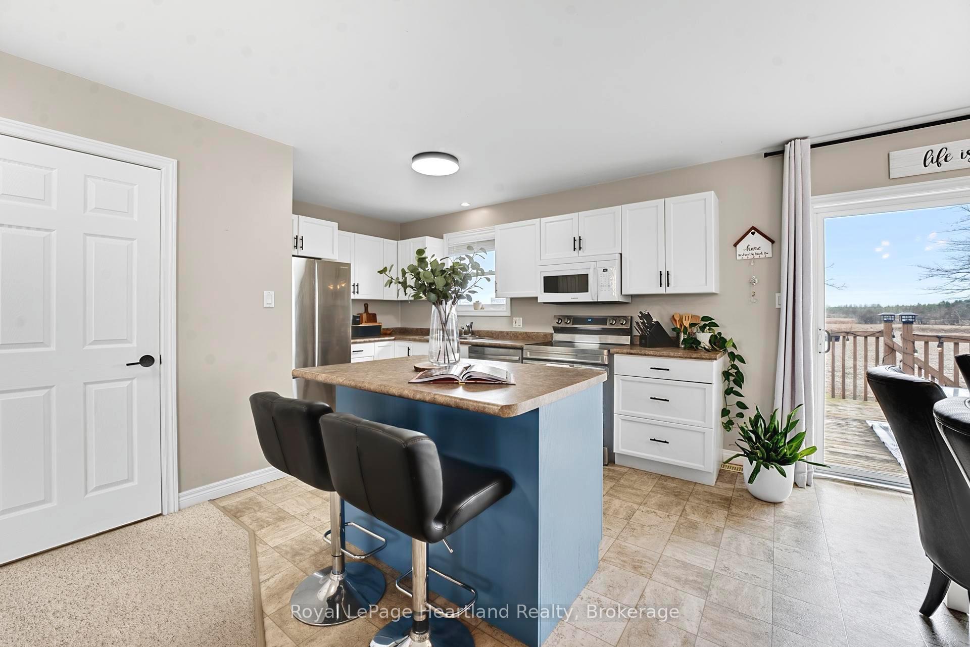 Photo 12 of 25 Lee Crescent, Goderich, Goderich (Town) — HOMEH