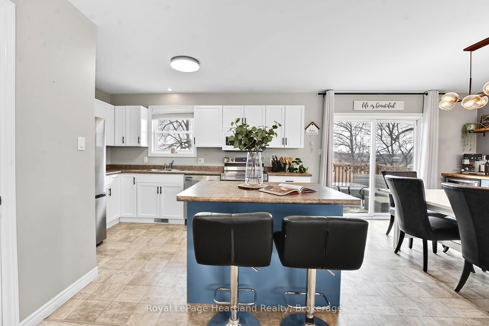 Photo 13 of 25 Lee Crescent, Goderich, Goderich (Town) — HOMEH