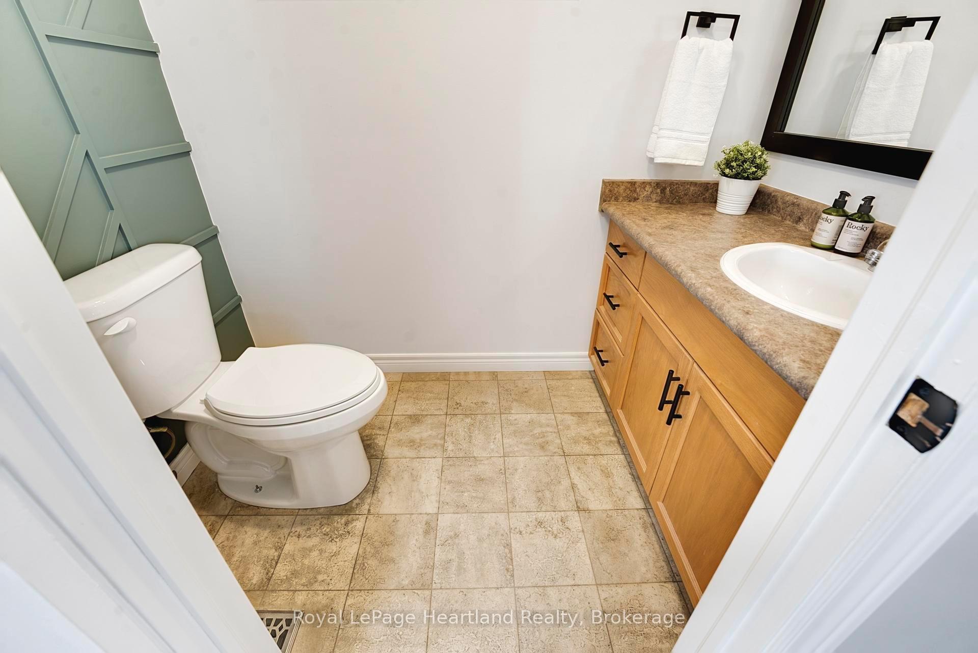 Photo 15 of 25 Lee Crescent, Goderich, Goderich (Town) — HOMEH