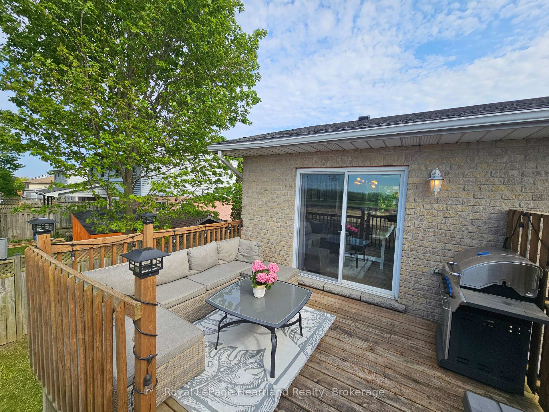Photo 3 of 25 Lee Crescent, Goderich, Goderich (Town) — HOMEH