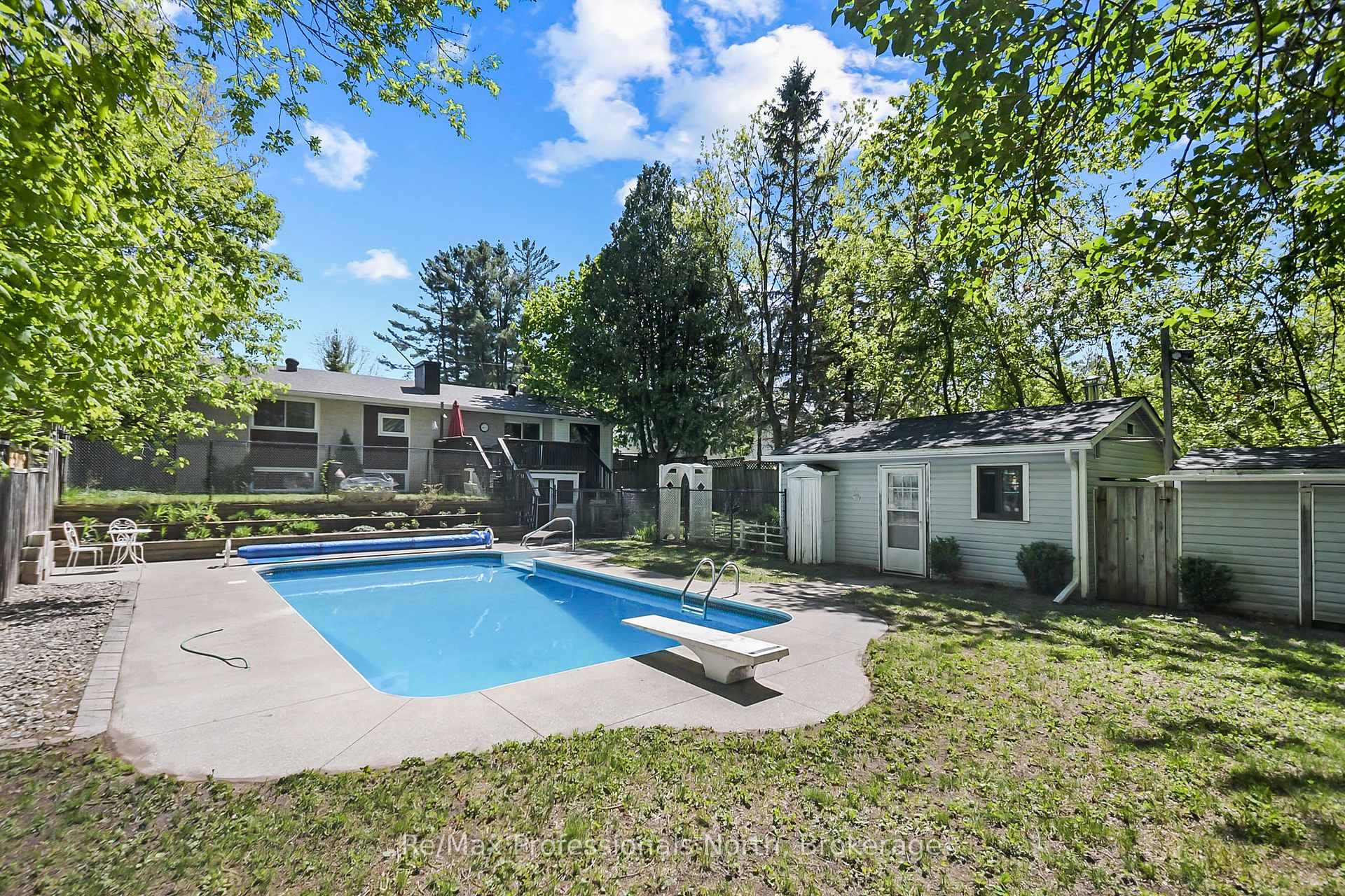 Photo 1 of 110 Fraser Street, Gravenhurst, Muskoka (S) — HOMEH