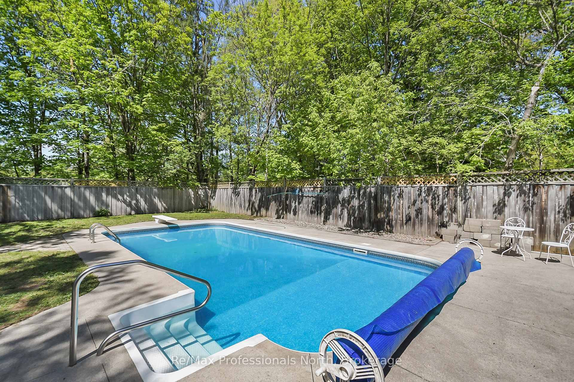 Photo 2 of 110 Fraser Street, Gravenhurst, Muskoka (S) — HOMEH