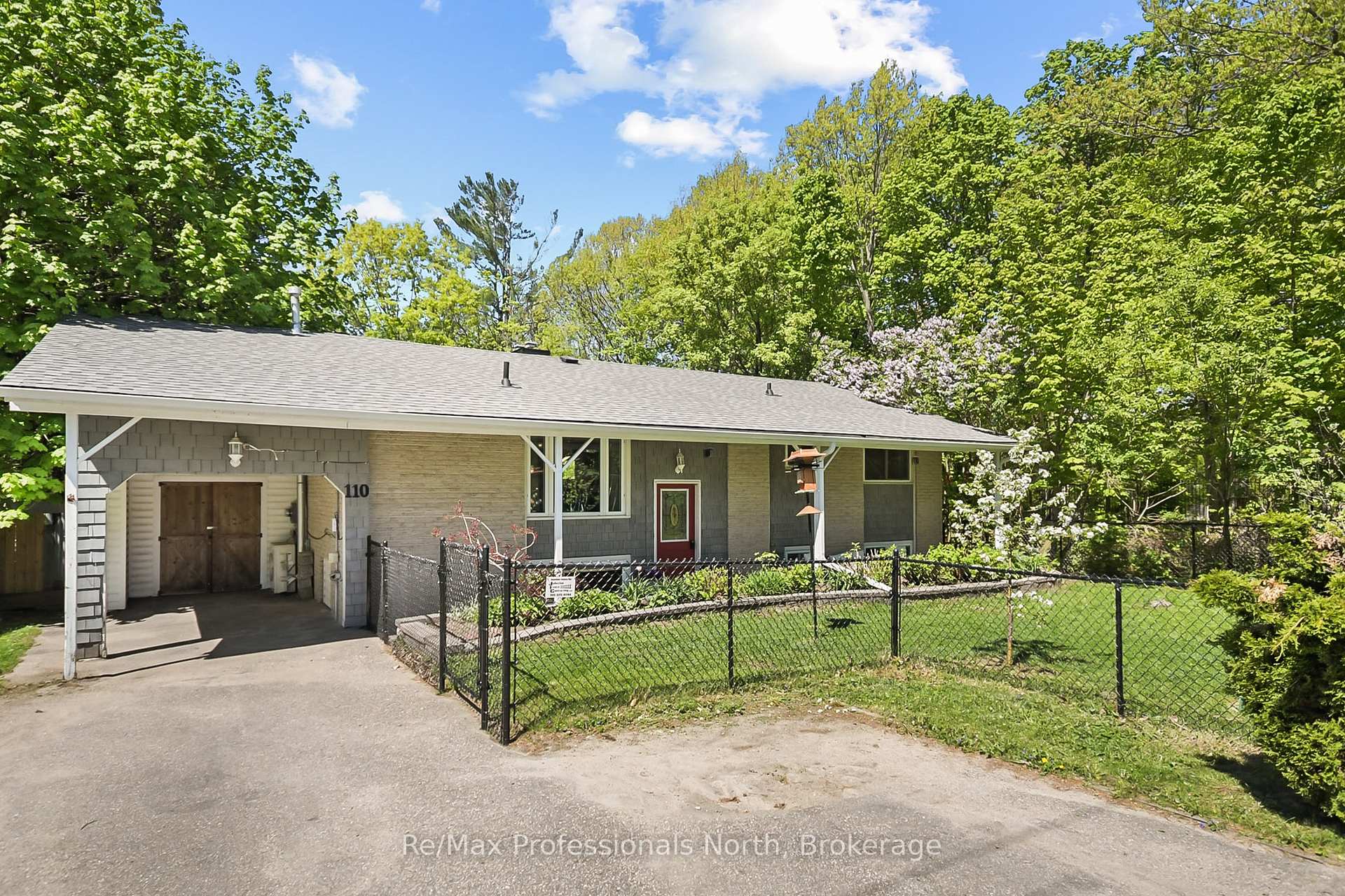 Photo 3 of 110 Fraser Street, Gravenhurst, Muskoka (S) — HOMEH